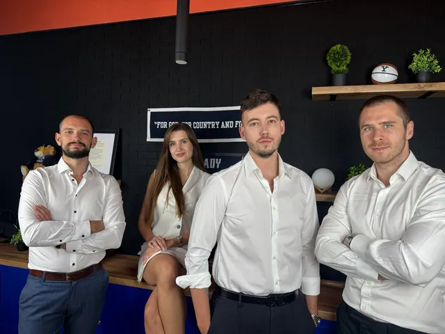 Echipa Rent&Buy, în fotografia publicată de Revista Biz